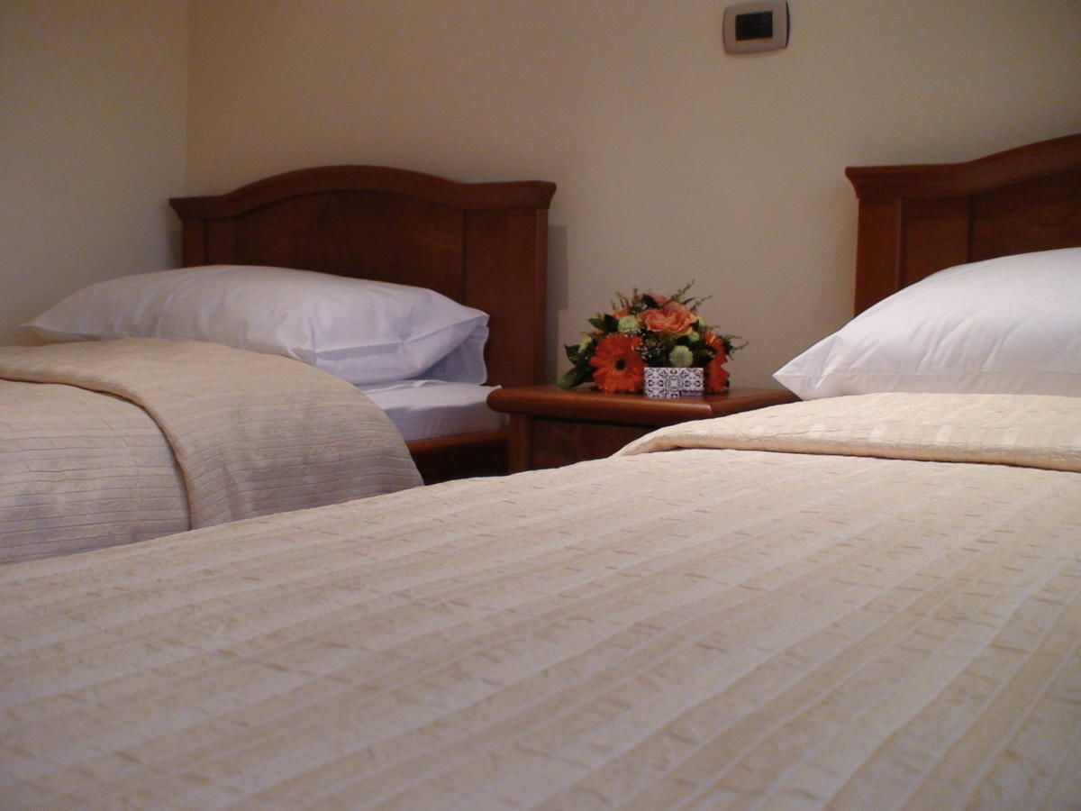 Отель Hotel BaMBiS Подгорица