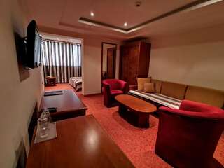 Отель Hotel BaMBiS Подгорица Люкс с 1 спальней (для 2 взрослых)-1