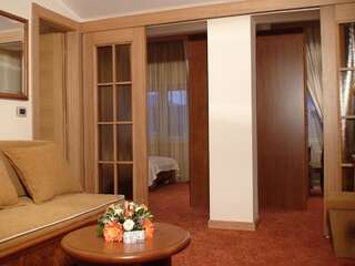Отель Hotel BaMBiS Подгорица Люкс с 2 спальнями-7