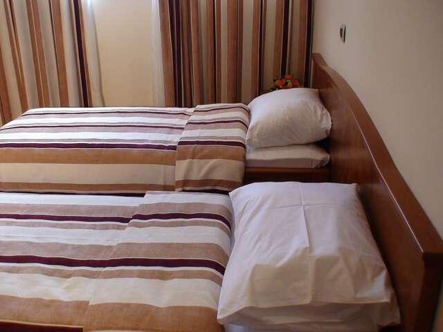 Отель Hotel BaMBiS Подгорица-14