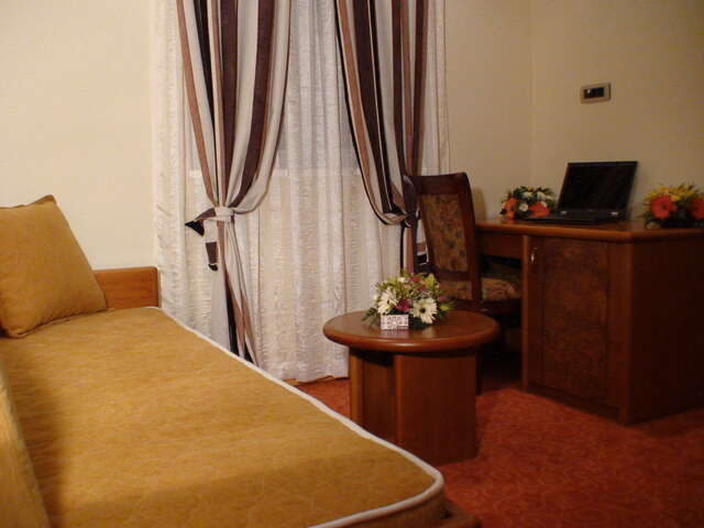 Отель Hotel BaMBiS Подгорица-17