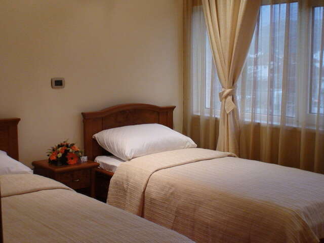 Отель Hotel BaMBiS Подгорица-18