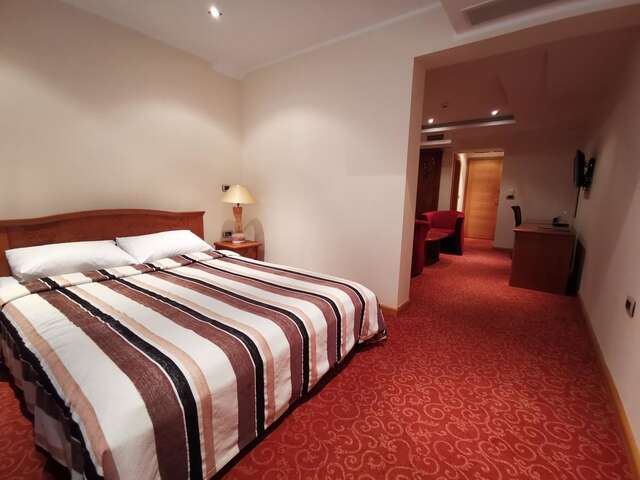 Отель Hotel BaMBiS Подгорица-7
